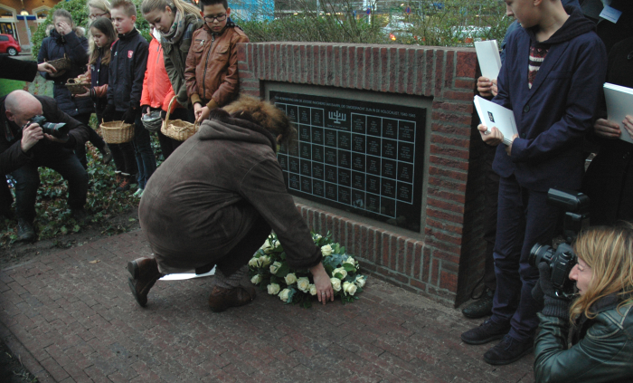 Kranslegging door het Comité Joods Monument Baarn.